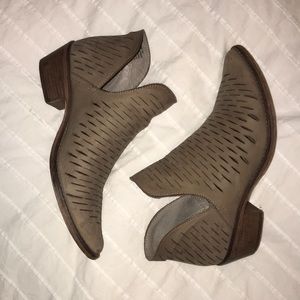 Steve Madden pointed toe ankle booties